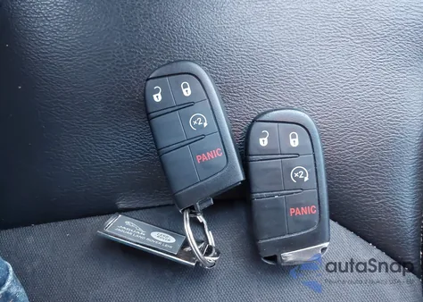 2018 Jeep Compass Latitude 4X4 из США, поврежденный, VIN 3C4NJDBB2JT483973